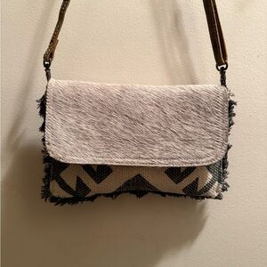 Myra Womens Purse 7 X 10 in Crossbody Cowhide Snap Handbag Gray Zip Pocket Lined